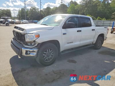 2017 TOYOTA TUNDRA CREWMAX SR5 5TFEW5F18HX227974 - główne zdjęcie licytacji z USA - miniatura