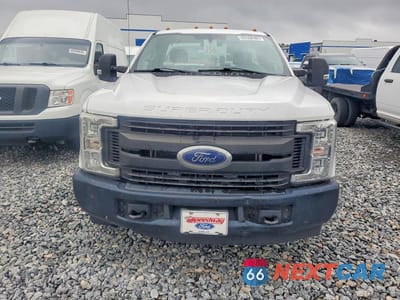 Piąte zdjęcie samochodu w środku: 2019 FORD F350 SUPER DUTY VIN:1FDRF3G61KEG11366 - miniatura