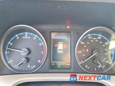 Zdjęcie 9 z 13 samochodu: 2017 TOYOTA RAV4 XLE VIN:2T3WFREV5HW337904 - miniatura