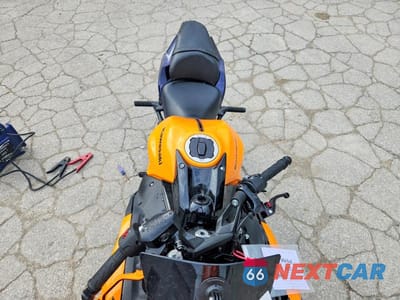 Piąte zdjęcie samochodu w środku: 2025 KAWASAKI EX650 P VIN:ML5EXEP14SDAF9070 - miniatura
