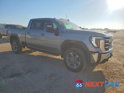 Czwarte zdjęcie samochodu z boku: 2025 GMC SIERRA K2500 SLE VIN:1GT4UME75SF282249 - miniatura