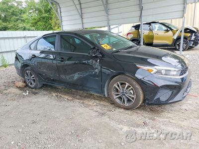 Czwarte zdjęcie samochodu z boku: 2024 KIA FORTE LXS VIN:3KPF24AD8RE797390 - miniatura