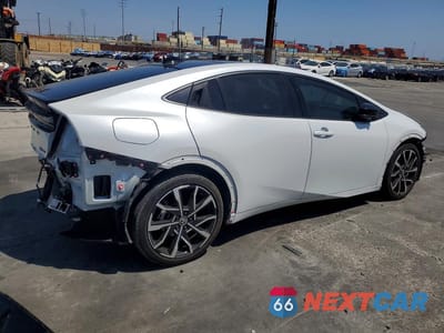 Trzecie zdjęcie samochodu z tyłu: 2024 TOYOTA PRIUS PRIME XSE VIN:JTDACACU9R3012840 - miniatura