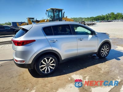 Trzecie zdjęcie samochodu z tyłu: 2017 KIA SPORTAGE EX VIN:KNDPNCAC4H7053698 - miniatura