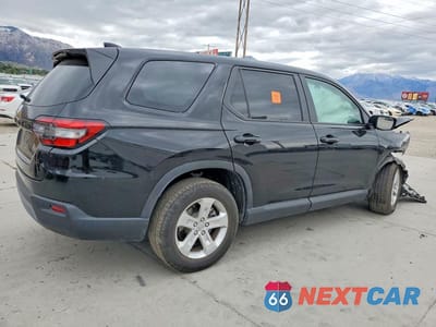 Trzecie zdjęcie samochodu z tyłu: 2023 HONDA PILOT LX VIN:5FNYG1H21PB049844 - miniatura