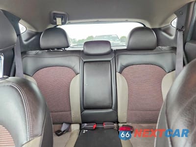 Zdjęcie 10 z 13 samochodu: 2011 HYUNDAI TUCSON GLS VIN:KM8JU3AC7BU125930 - miniatura