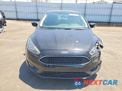 Piąte zdjęcie samochodu w środku: 2018 FORD FOCUS SEL VIN:1FADP3H24JL221370 - miniatura