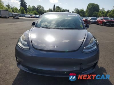 Piąte zdjęcie samochodu w środku: 2019 TESLA MODEL 3 VIN:5YJ3E1EA5KF312129 - miniatura