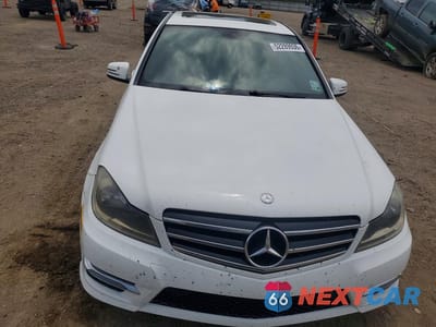 Piąte zdjęcie samochodu w środku: 2014 MERCEDES-BENZ C 250 VIN:WDDGF4HB0EG206823 - miniatura