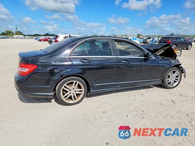 Trzecie zdjęcie samochodu z tyłu: 2014 MERCEDES-BENZ C 250 VIN:WDDGF4HBXEG233768 - miniatura