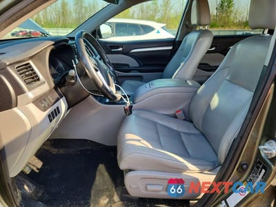 Zdjęcie 7 z 13 samochodu: 2017 TOYOTA HIGHLANDER XLE VIN:5TDJZRFH7HS401601 - miniatura