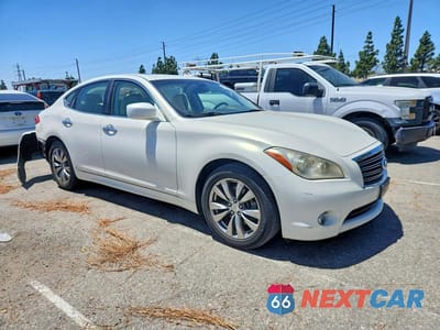 Czwarte zdjęcie samochodu z boku: 2013 INFINITI M37 BASE VIN:JN1BY1AP7DM514688 - miniatura