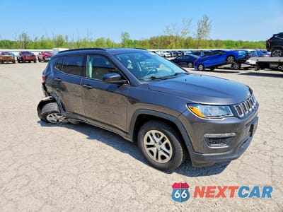 Czwarte zdjęcie samochodu z boku: 2017 JEEP COMPASS SPORT VIN:3C4NJCAB7HT658191 - miniatura