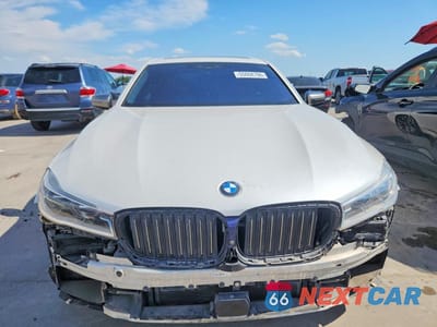 Piąte zdjęcie samochodu w środku: 2019 BMW M760 XI VIN:WBA7H6C58KG615050 - miniatura