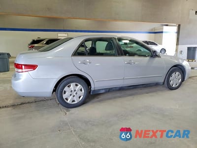 Trzecie zdjęcie samochodu z tyłu: 2004 HONDA ACCORD VIN:1HGCM56384A141769 - miniatura