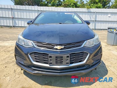 Piąte zdjęcie samochodu w środku: 2018 CHEVROLET CRUZE LS VIN:1G1BC5SM2J7203969 - miniatura