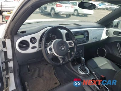 Zdjęcie 8 z 12 samochodu: 2015 VOLKSWAGEN BEETLE 1.8T VIN:3VWJ07AT0FM647488 - miniatura
