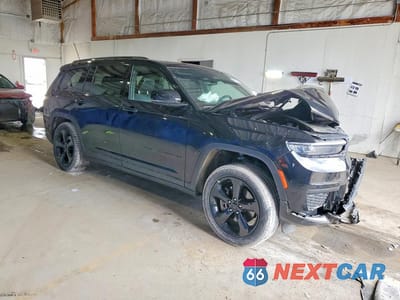 Czwarte zdjęcie samochodu z boku: 2023 JEEP GRAND CHEROKEE L LAREDO VIN:1C4RJKAG8P8840311 - miniatura