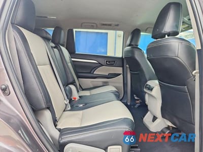 Zdjęcie 11 z 13 samochodu: 2019 TOYOTA HIGHLANDER LE VIN:5TDZARFH0KS053545 - miniatura