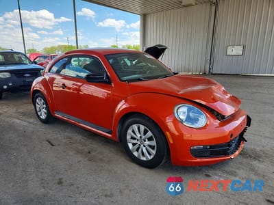 Czwarte zdjęcie samochodu z boku: 2016 VOLKSWAGEN BEETLE 1.8T VIN:3VWF17AT4GM617754 - miniatura