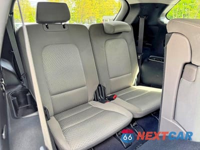 Zdjęcie 10 z 13 samochodu: 2017 HYUNDAI SANTA FE SE VIN:KM8SMDHF6HU209448 - miniatura