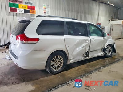 Trzecie zdjęcie samochodu z tyłu: 2013 TOYOTA SIENNA XLE 8-PASSENGER VIN:5TDYK3DC7DS292705 - miniatura