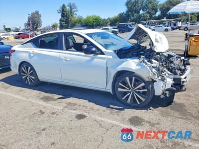 Czwarte zdjęcie samochodu z boku: 2020 NISSAN ALTIMA SR VIN:1N4AL4CV0LC151276 - miniatura