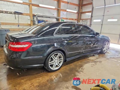 Trzecie zdjęcie samochodu z tyłu: 2010 MERCEDES-BENZ E 350 4MATIC VIN:WDDHF8HB8AA134701 - miniatura