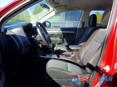 Zdjęcie 7 z 13 samochodu: 2018 MITSUBISHI OUTLANDER VIN:JA4AZ3A38JZ015731 - miniatura