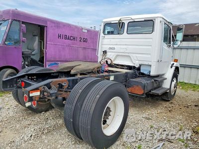 Czwarte zdjęcie samochodu z boku: 2004 FREIGHTLINER FL70 SEMI TRUCK VIN:1FUBBUDC44HM87511 - miniatura
