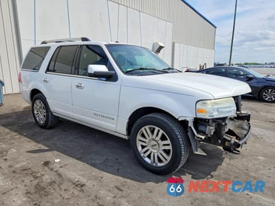 Czwarte zdjęcie samochodu z boku: 2012 LINCOLN NAVIGATOR VIN:5LMJJ2H53CEL00208 - miniatura