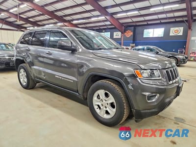 Czwarte zdjęcie samochodu z boku: 2015 JEEP GRAND CHEROKEE LAREDO VIN:1C4RJFAG9FC847030 - miniatura