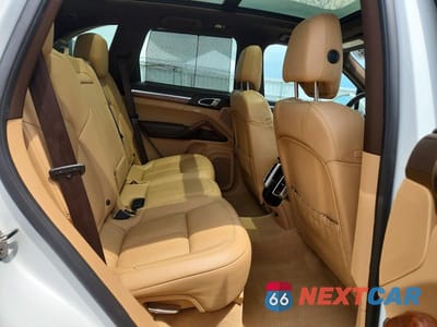 Zdjęcie 10 z 12 samochodu: 2016 PORSCHE CAYENNE SE HYBRID VIN:WP1AE2A21GLA62953 - miniatura