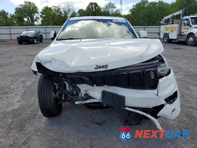 Piąte zdjęcie samochodu w środku: 2019 JEEP GRAND CHEROKEE LAREDO VIN:1C4RJFAG5KC577787 - miniatura