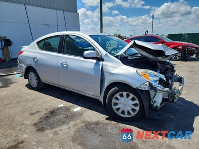 Czwarte zdjęcie samochodu z boku: 2014 NISSAN VERSA 1.6 SV VIN:3N1CN7AP2EL845481 - miniatura