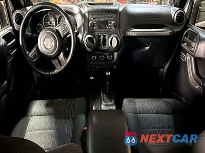 Piąte zdjęcie samochodu w środku: 2011 JEEP WRANGLER UNLIMITED SPORT VIN:1J4BA3H19BL528443 - miniatura