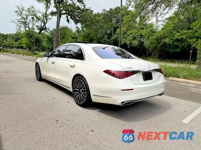 Trzecie zdjęcie samochodu z tyłu: 2021 MERCEDES-BENZ S 580 4MATIC VIN:W1K6G7GB6MA045696 - miniatura