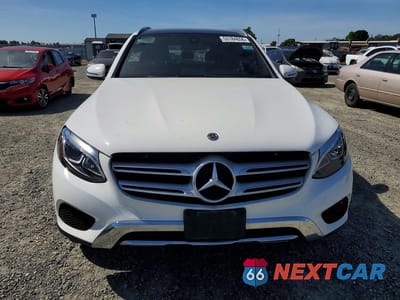 Piąte zdjęcie samochodu w środku: 2018 MERCEDES-BENZ GLC 300 4MATIC VIN:WDC0G4KB8JV076114 - miniatura