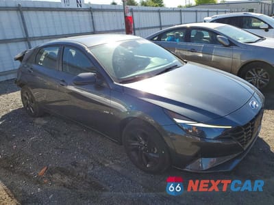 Czwarte zdjęcie samochodu z boku: 2021 HYUNDAI ELANTRA SEL VIN:5NPLS4AG9MH005071 - miniatura