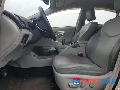 Zdjęcie 7 z 12 samochodu: 2012 TOYOTA PRIUS FOUR VIN:JTDKN3DU3C1513511 - miniatura