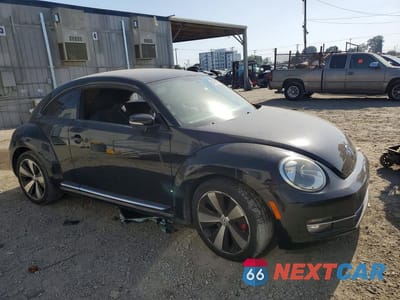 Czwarte zdjęcie samochodu z boku: 2013 VOLKSWAGEN BEETLE TURBO VIN:3VWV67ATXDM602667 - miniatura
