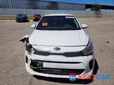 Piąte zdjęcie samochodu w środku: 2019 KIA RIO VIN:3KPA24ABXKE233769 - miniatura