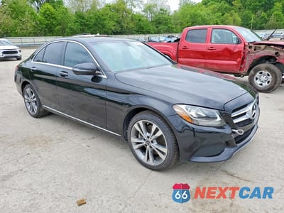 Czwarte zdjęcie samochodu z boku: 2018 MERCEDES-BENZ C 300 4MATIC VIN:55SWF4KBXJU252824 - miniatura