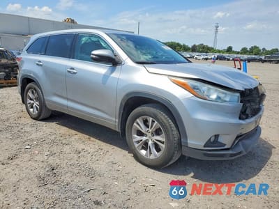 Czwarte zdjęcie samochodu z boku: 2015 TOYOTA HIGHLANDER LE PLUS VIN:5TDBKRFH6FS137048 - miniatura