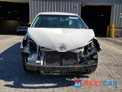 Piąte zdjęcie samochodu w środku: 2017 TOYOTA SIENNA L 7-PASSENGER VIN:5TDZZ3DC9HS826826 - miniatura