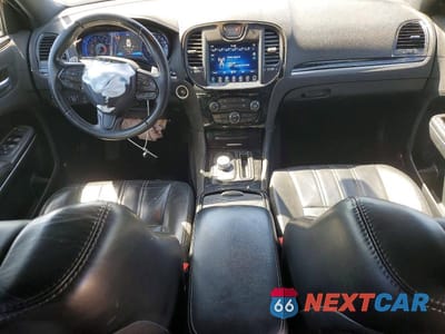 Zdjęcie 8 z 12 samochodu: 2017 CHRYSLER 300 S VIN:2C3CCABG9HH585774 - miniatura