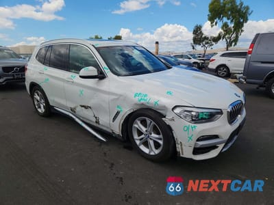 Czwarte zdjęcie samochodu z boku: 2020 BMW X3 SDRIVE30I VIN:5UXTY3C00L9B03942 - miniatura