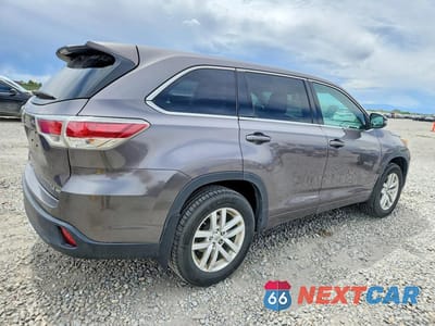 Trzecie zdjęcie samochodu z tyłu: 2015 TOYOTA HIGHLANDER LE VIN:5TDBKRFH2FS177658 - miniatura