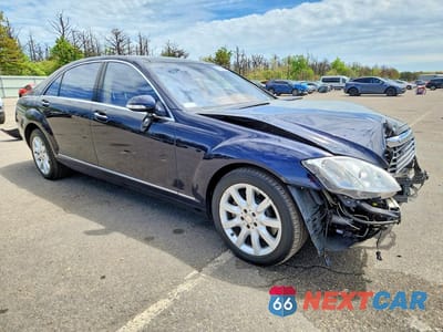 Czwarte zdjęcie samochodu z boku: 2008 MERCEDES-BENZ S 550 4MATIC VIN:WDDNG86X78A157170 - miniatura