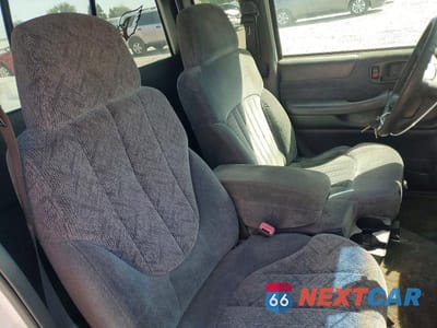 Zdjęcie 10 z 12 samochodu: 1999 GMC SONOMA VIN:1GTCS19XXX8500479 - miniatura
